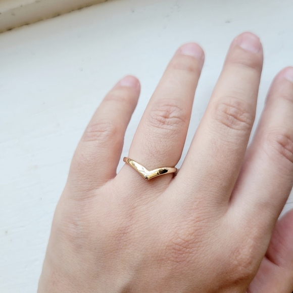 Classic Dainty Gold Arrow Wishbone Ring Band - Picture 5 of 10